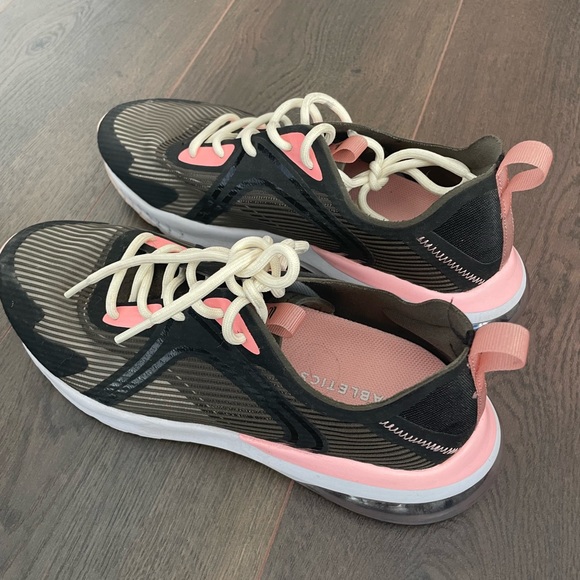 Fabletics Runners - Picture 1 of 3